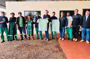 Campo Bonito - Governo Municipal reforça valorização dos catadores com homenagem e entrega de uniformes